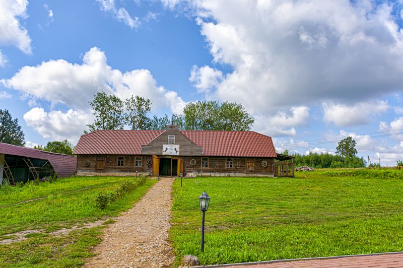 Barn Roof Construction in Kane County, IL